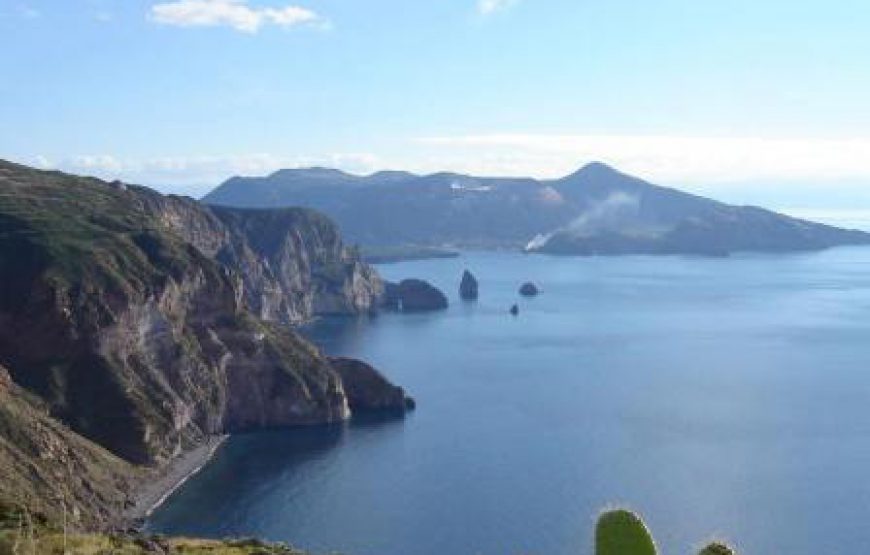 Tour of 4 Aeolian Islands: Vulcano, Lipari, Panarea and Stromboli